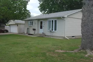 404 E Fourth St, Streator, IL 61364 - Photo 1