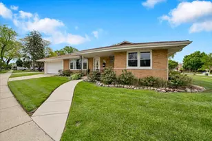 5549 W 102nd St, Oak Lawn, IL 60453 - Photo 1