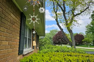 813 Considine Rd, Geneva, IL 60134 - Photo 3