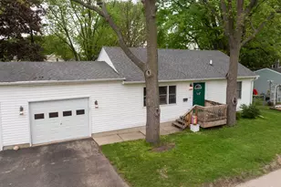 221-223 Ellen St, Sycamore, IL 60178 - Photo 7