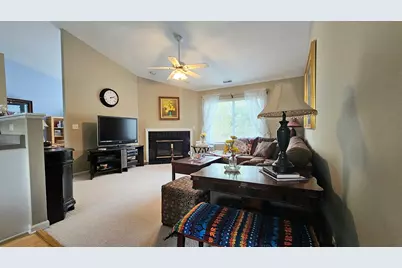 3623 Roanoke Avenue, Carpentersville, IL 60110 - Photo 5