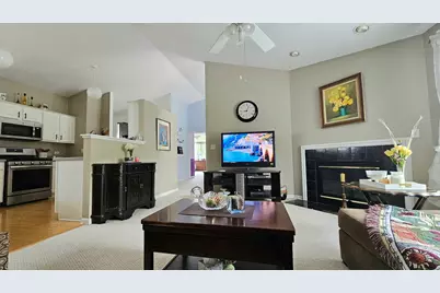 3623 Roanoke Avenue, Carpentersville, IL 60110 - Photo 7