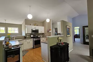 3623 Roanoke Ave, Carpentersville, IL 60110 - Photo 5