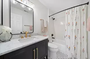384 Sandhurst Cir, Glen Ellyn, IL 60137 - Photo 11
