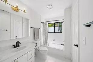384 Sandhurst Cir, Glen Ellyn, IL 60137 - Photo 15