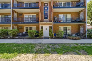 6255 S Mason Ave, Chicago, IL 60638 - Photo 3