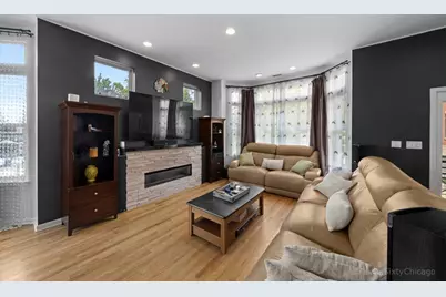 953 W College Parkway, Chicago, IL 60608 - Photo 3