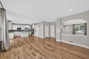 409 Brockton Ave, Elgin, IL 60124 - Photo 9