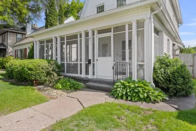 911 Grand Court, Davenport, IA 52803 - Photo 3