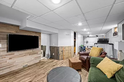 911 Grand Court, Davenport, IA 52803 - Photo 29