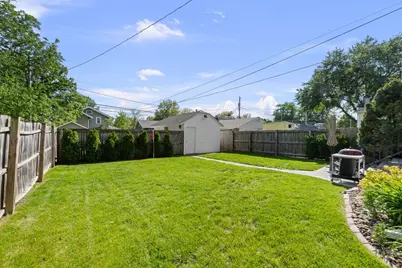 911 Grand Court, Davenport, IA 52803 - Photo 33