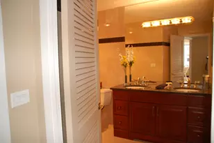4250 N Marine Dr, Chicago, IL 60613 - Photo 9
