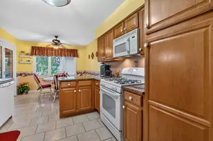 3173 Grandview Pl, Darien, IL 60561 - Photo 3