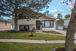 3925 168th Pl, Country Club Hills, IL 60478 - Photo 1