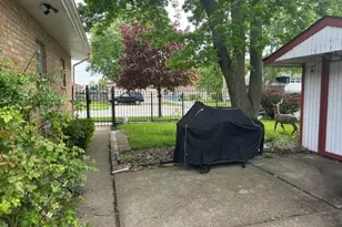 12764 S Ada St, Calumet Park, IL 60827 - Photo 3