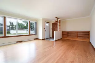 9246 S 54th Ave, Oak Lawn, IL 60453 - Photo 3