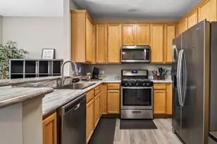 2305 Aurora Dr, Pingree Grove, IL 60140 - Photo 9
