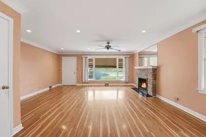 306 W Lonnquist Boulevard, Mount Prospect, IL 60056 - Photo 5