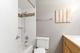 5511 E Lake Dr, Lisle, IL 60532 - Photo 17