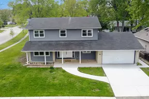 99 Essex Rd, Elk Grove Village, IL 60007 - Photo 3