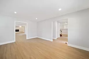 99 Essex Rd, Elk Grove Village, IL 60007 - Photo 9