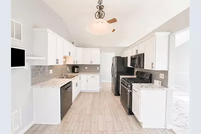 828 Huron Court, Carol Stream, IL 60188 - Photo 5