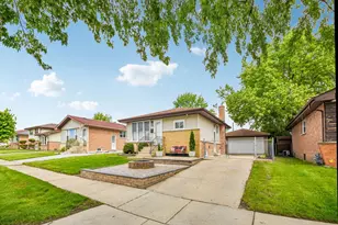 4428 Lisa Ln, Oak Forest, IL 60452 - Photo 3
