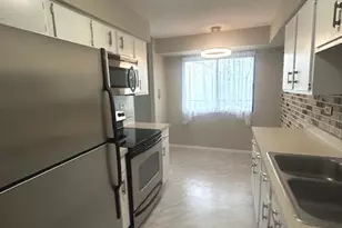 111 S Baybrook Dr, Palatine, IL 60074 - Photo 5
