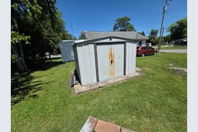 208 Burkett Street, Benton, IL 62812 - Photo 9