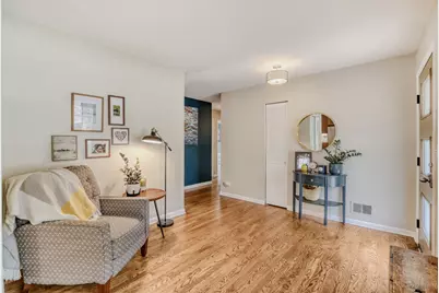 15 N Gibbons Avenue, Arlington Heights, IL 60004 - Photo 3
