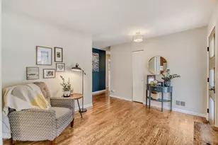 15 N Gibbons Ave, Arlington Heights, IL 60004 - Photo 3
