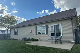 709 Molly Ln, New Berlin, IL 62670 - Photo 3