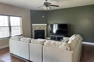 709 Molly Ln, New Berlin, IL 62670 - Photo 7