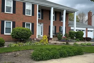 690 Waterford Dr, Des Plaines, IL 60016 - Photo 1
