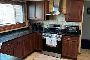 690 Waterford Dr, Des Plaines, IL 60016 - Photo 11