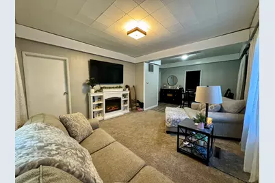 1008 S Commercial Street, Benton, IL 62812 - Photo 11