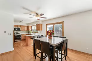 1003 Wesley Dr, Crystal Lake, IL 60014 - Photo 9
