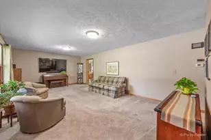 5284 Lawrence Dr, Kirkland, IL 60146 - Photo 3