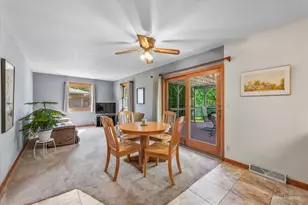 5284 Lawrence Dr, Kirkland, IL 60146 - Photo 5