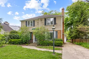 640 S Beverly Ln, Arlington Heights, IL 60005 - Photo 1