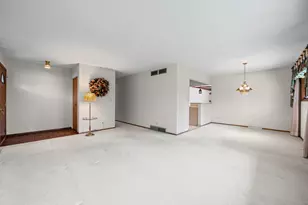 515 Lance Dr, Des Plaines, IL 60016 - Photo 3