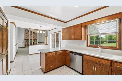 909 W Surrey Road, Addison, IL 60101 - Photo 11