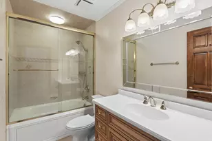 909 W Surrey Rd, Addison, IL 60101 - Photo 21