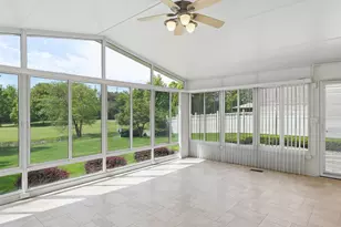 909 W Surrey Rd, Addison, IL 60101 - Photo 7