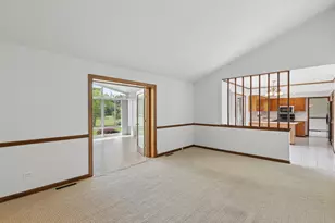 909 W Surrey Rd, Addison, IL 60101 - Photo 9