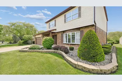 909 W Surrey Road, Addison, IL 60101 - Photo 1