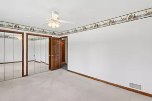 909 W Surrey Rd, Addison, IL 60101 - Photo 19
