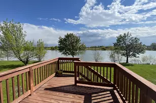 337 W Caldwell Dr, Round Lake, IL 60073 - Photo 3