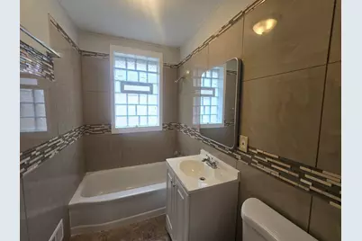 8622 S Jeffery Boulevard, Chicago, IL 60617 - Photo 5
