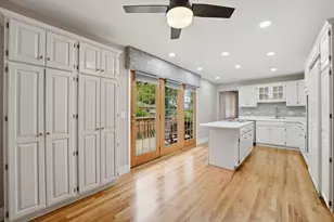 4452 Burgundy Pl, Lisle, IL 60532 - Photo 7